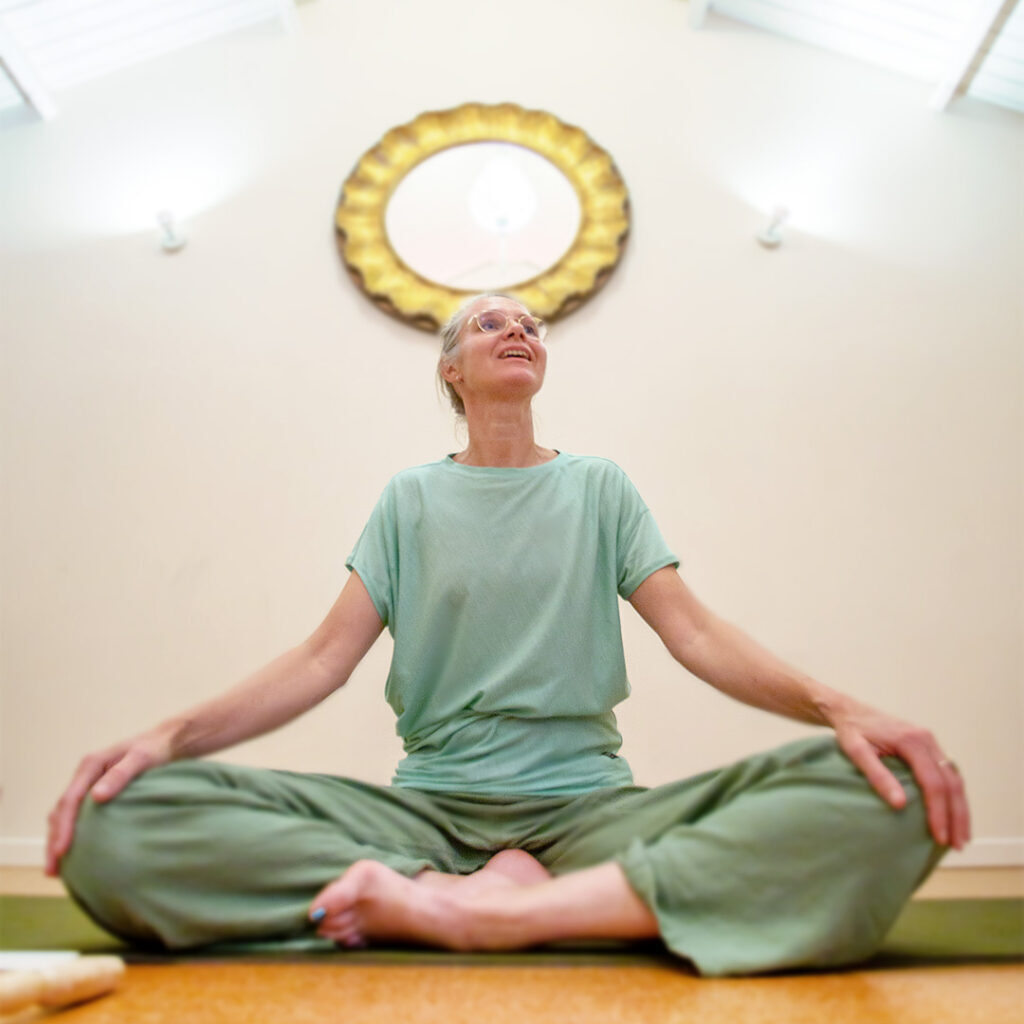 Kika Koning Zwaan Yoga wellness mindfullness Oosterbeek Bewegen Muziek Hanpdan