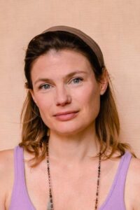 Kika Koning Zwaan Yoga wellness mindfullness Oosterbeek Bewegen Muziek Hanpdan Nelleke zwangerschap zwangerschapsyoga moeder kinderen